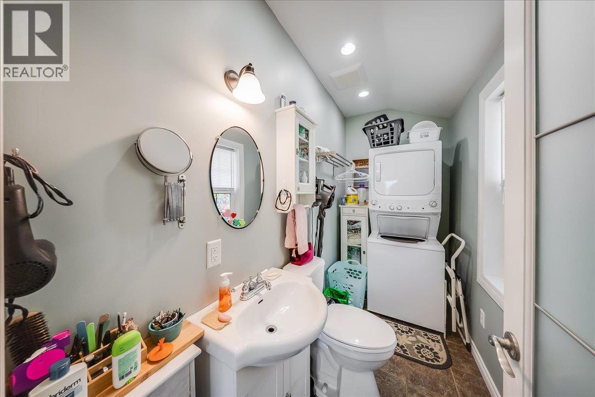 160 Oxford Road, Warfield, British Columbia  V1R 2T3 - Photo 17 - 10401085