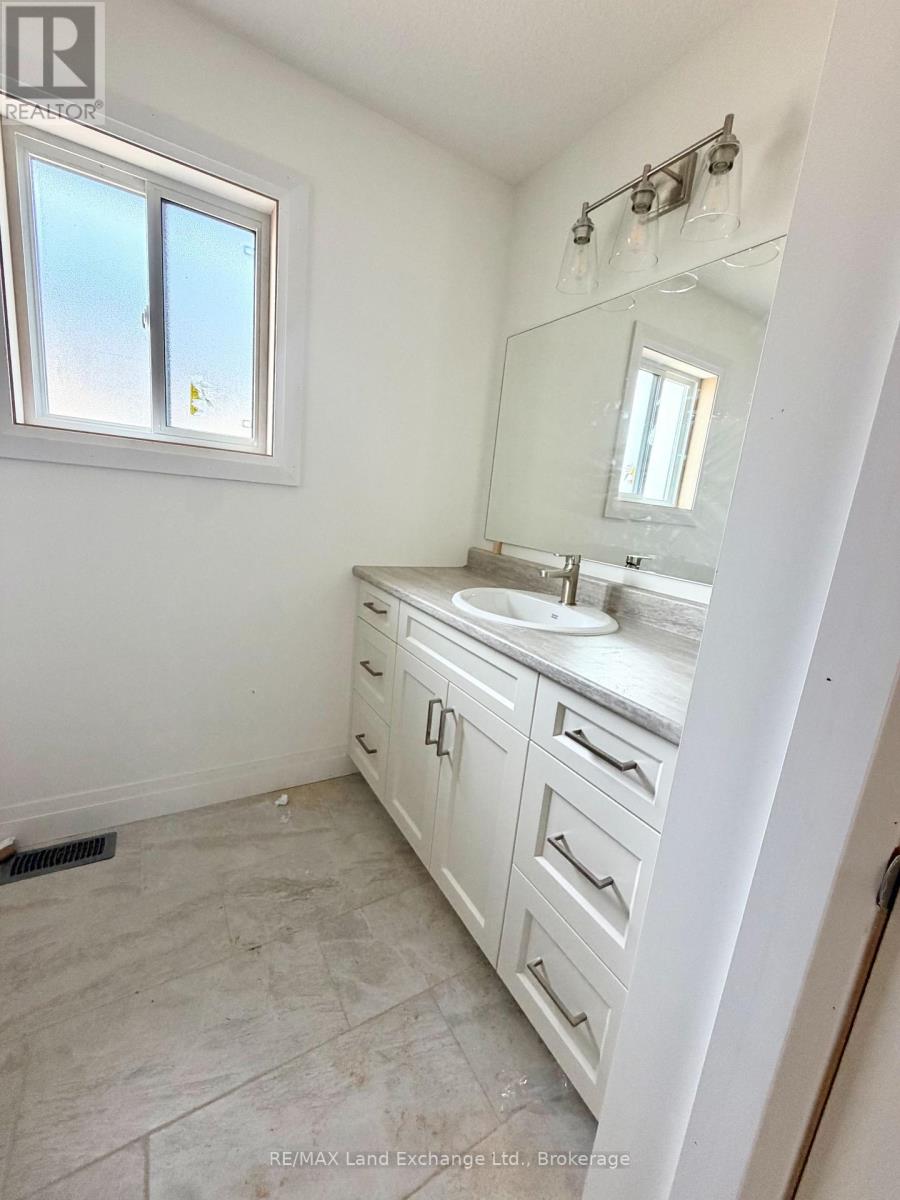 382 Frances Street, Saugeen Shores, Ontario  N0H 2C3 - Photo 9 - X13150696