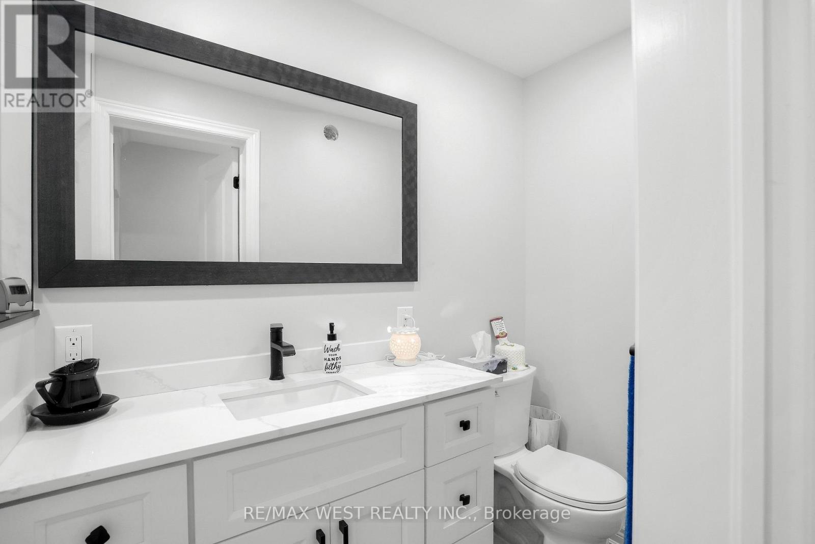 34 Sweet Oak Court, Brampton, Ontario  L6Y 3S5 - Photo 9 - W13800146