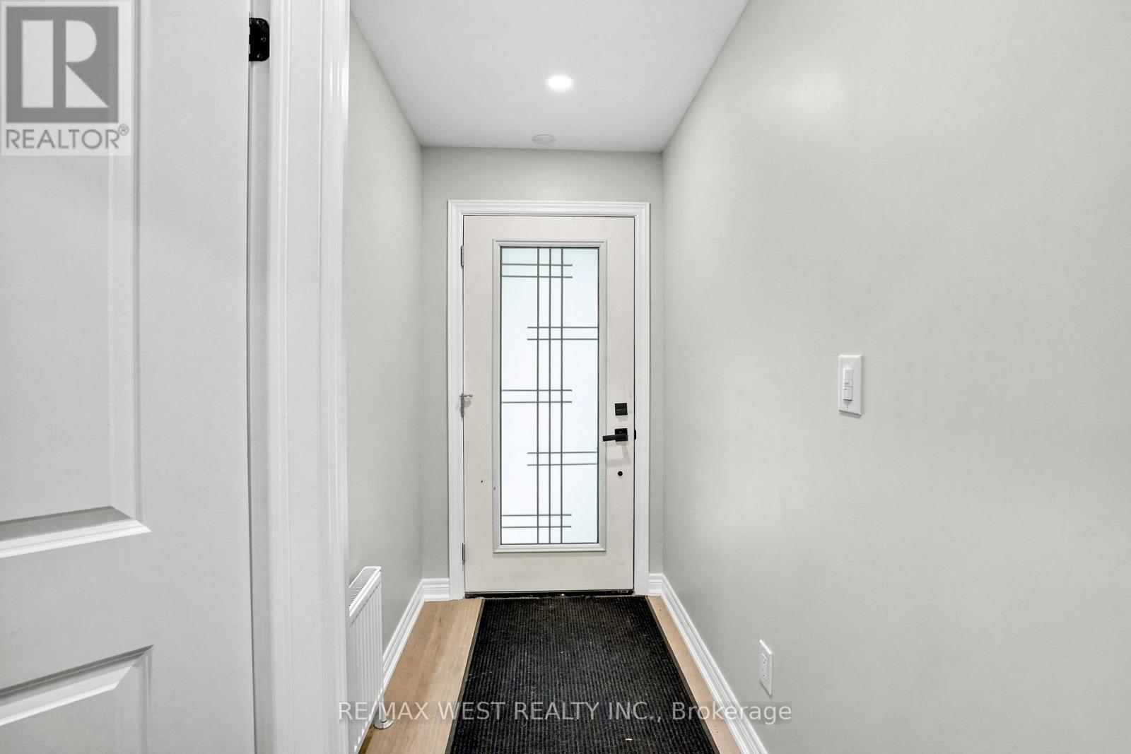 34 Sweet Oak Court, Brampton, Ontario  L6Y 3S5 - Photo 8 - W13800146