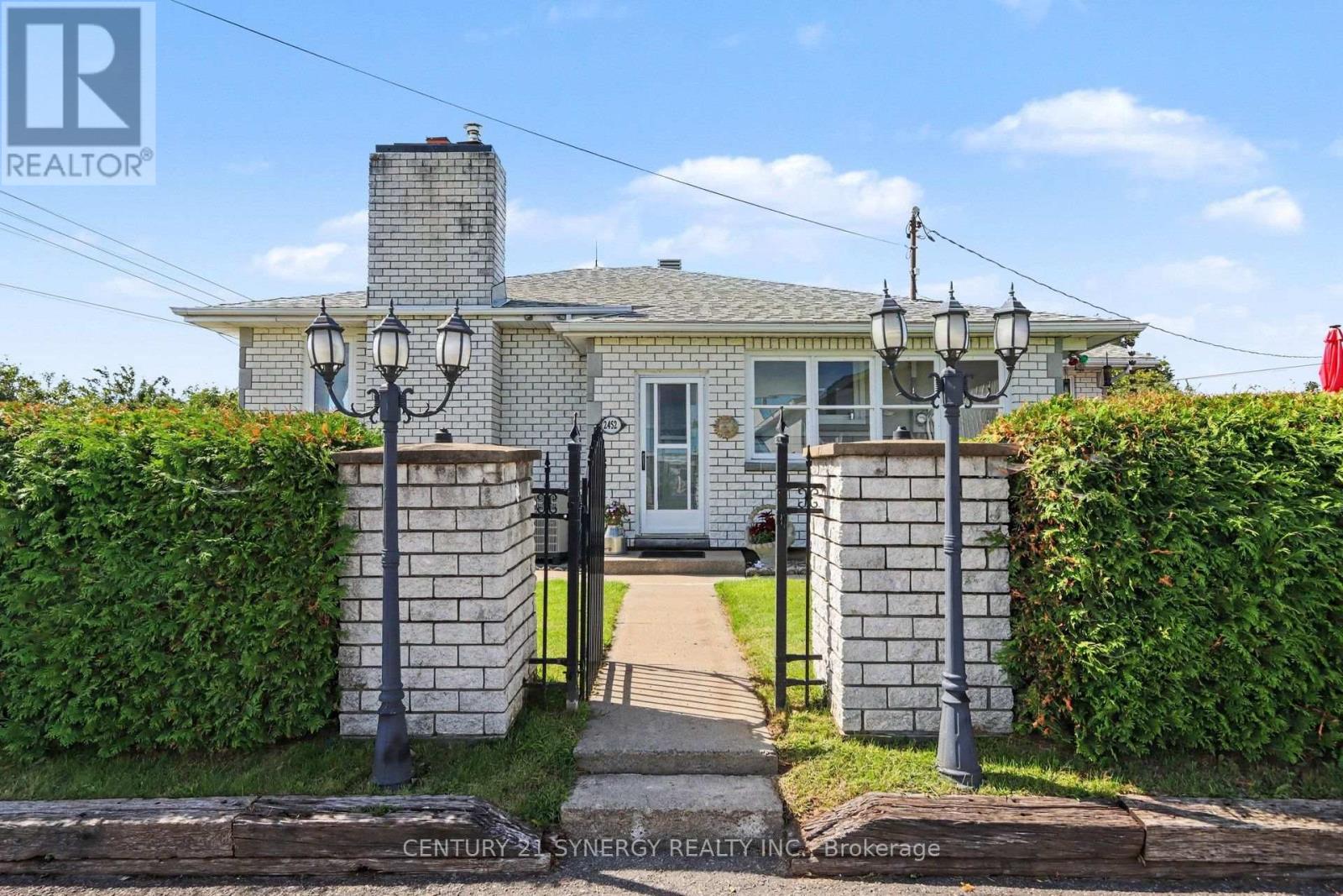 2452 Colonial Road, Ottawa, Ontario
