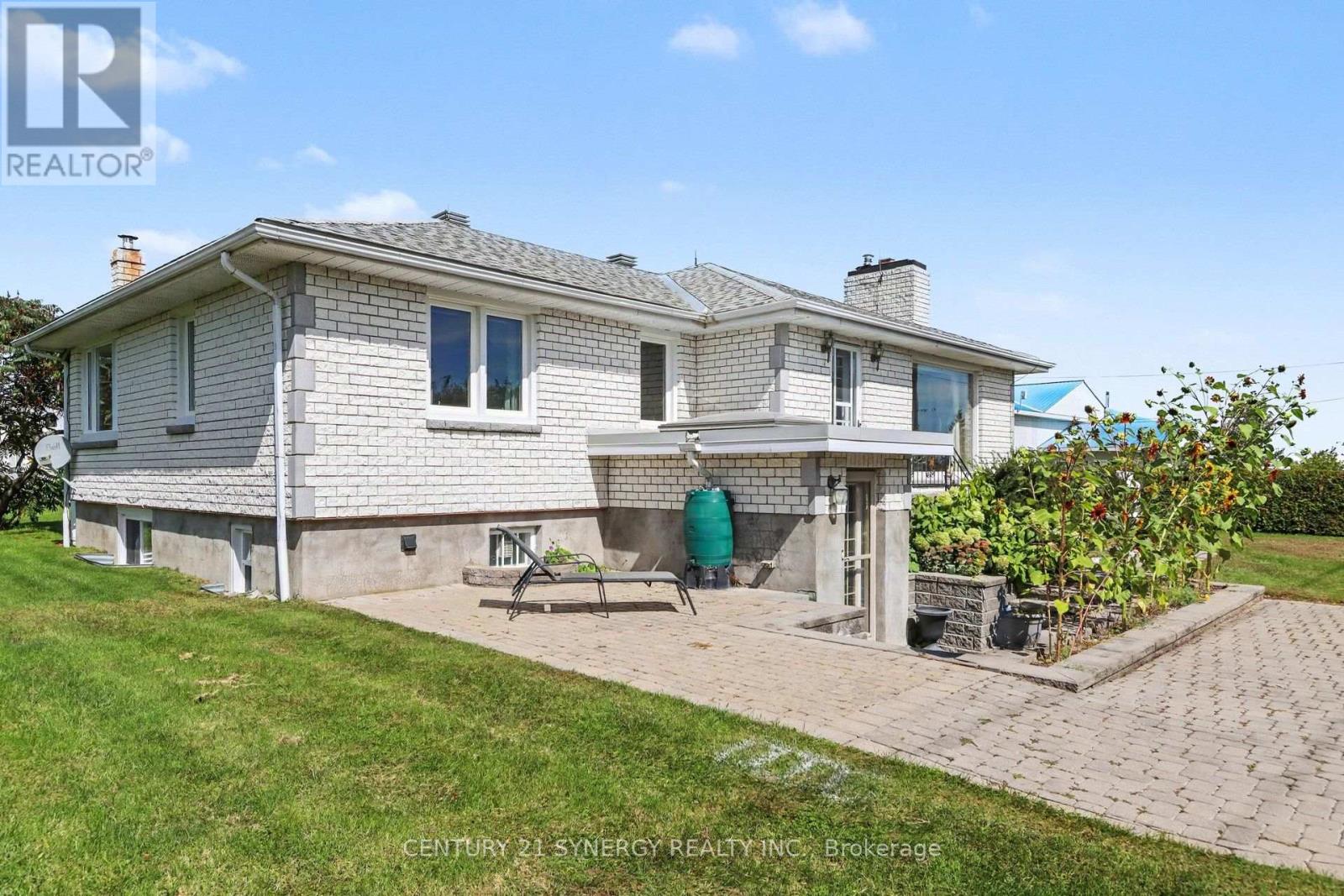 2452 Colonial Road, Ottawa, Ontario K4B 1J1 - Photo 3 - X13800222