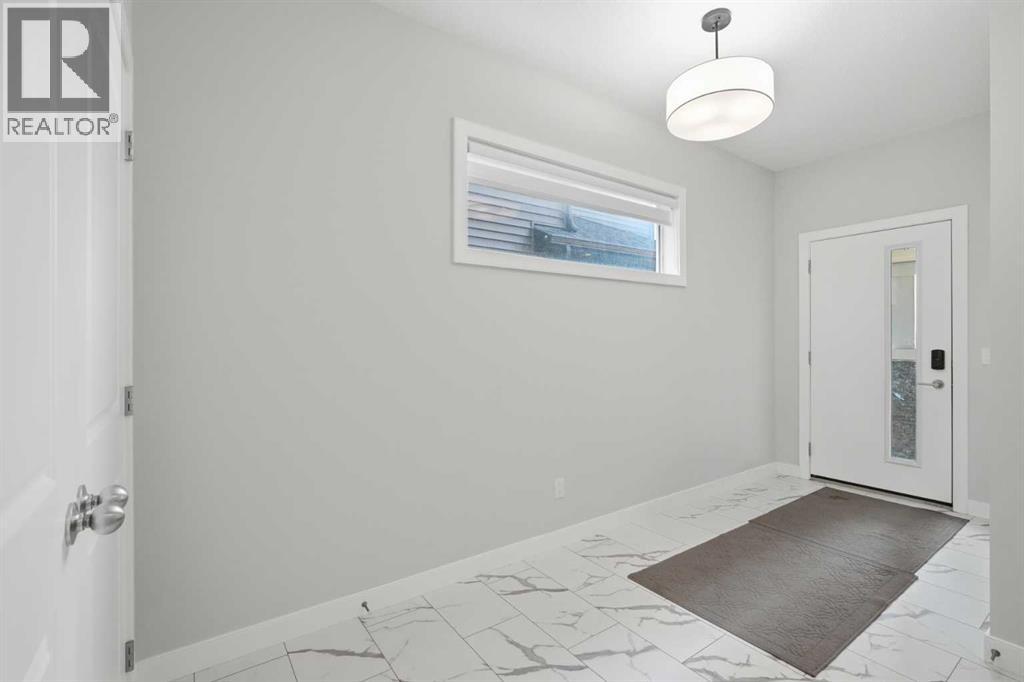 475 Creekrun Crescent Sw, Airdrie, Alberta  T4B 5J9 - Photo 3 - A2340016
