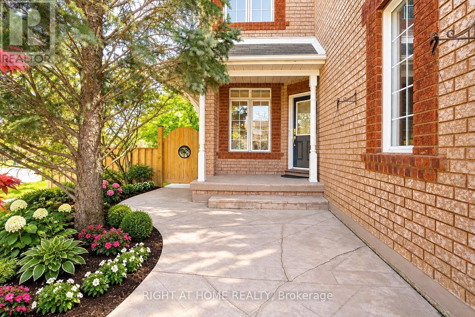 1 Ridgeway Court, Vaughan, Ontario  L6A 2R6 - Photo 2 - N13779200