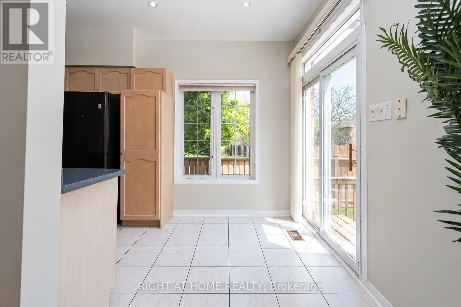 1 Ridgeway Court, Vaughan, Ontario  L6A 2R6 - Photo 6 - N13779200