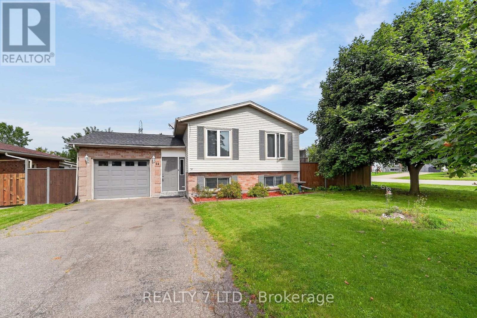 54 COWAN DRIVE, Thorold, Ontario