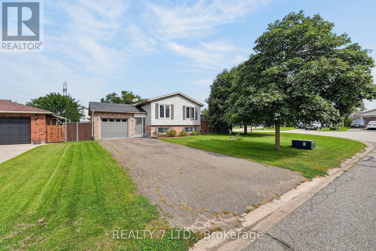 54 Cowan Drive, Thorold, Ontario  L2V 4Y9 - Photo 2 - X13800282