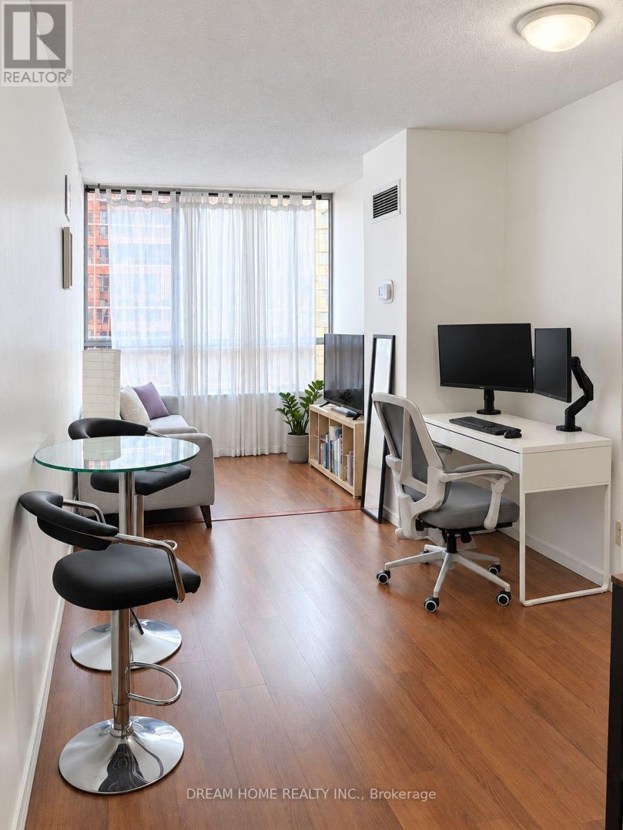 1505 - 717 Bay Street, Toronto, Ontario  M5G 2J9 - Photo 4 - C13800292
