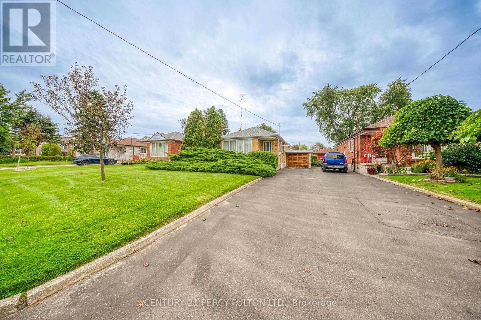 13 Graylee Avenue, Toronto, Ontario  M1J 1M5 - Photo 3 - E13800302