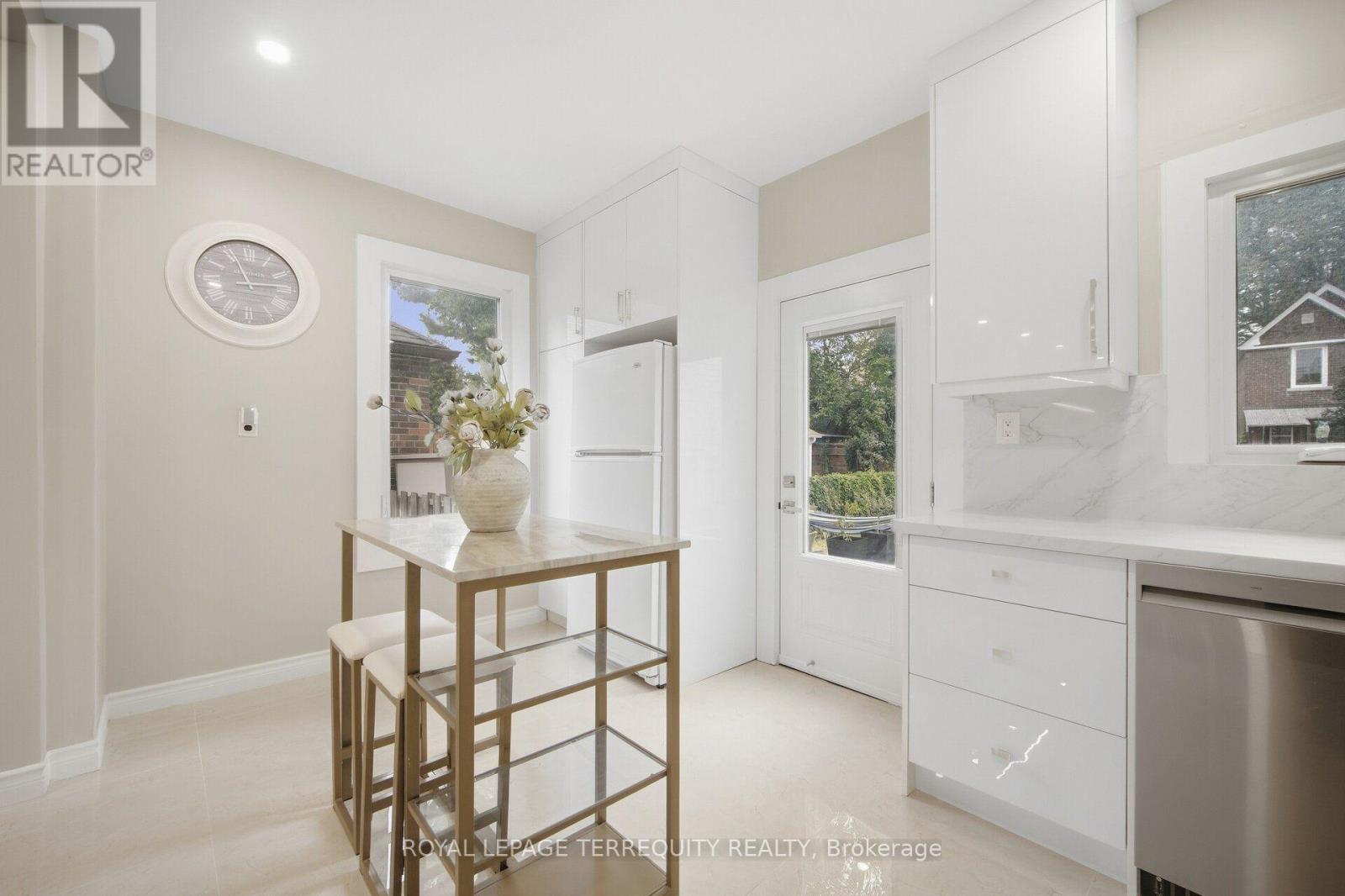 350 Lumsden Avenue, Toronto, Ontario  M4C 2L3 - Photo 21 - E13800316