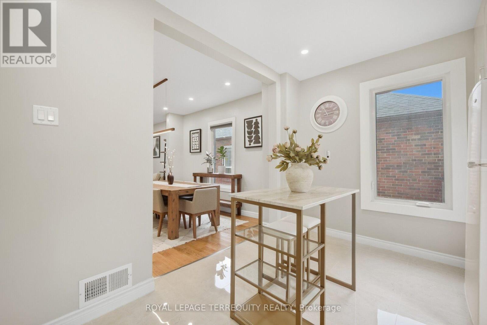 350 Lumsden Avenue, Toronto, Ontario  M4C 2L3 - Photo 22 - E13800316