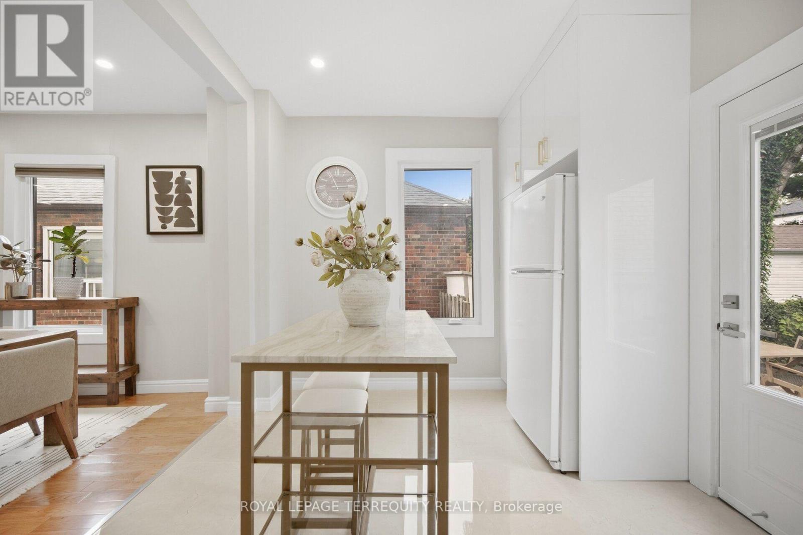 350 Lumsden Avenue, Toronto, Ontario  M4C 2L3 - Photo 23 - E13800316