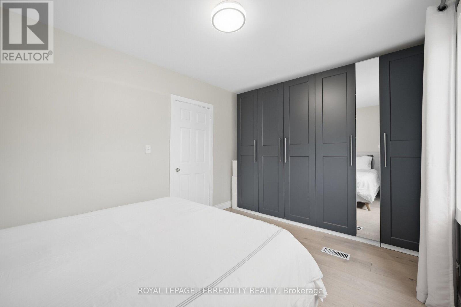 350 Lumsden Avenue, Toronto, Ontario  M4C 2L3 - Photo 27 - E13800316