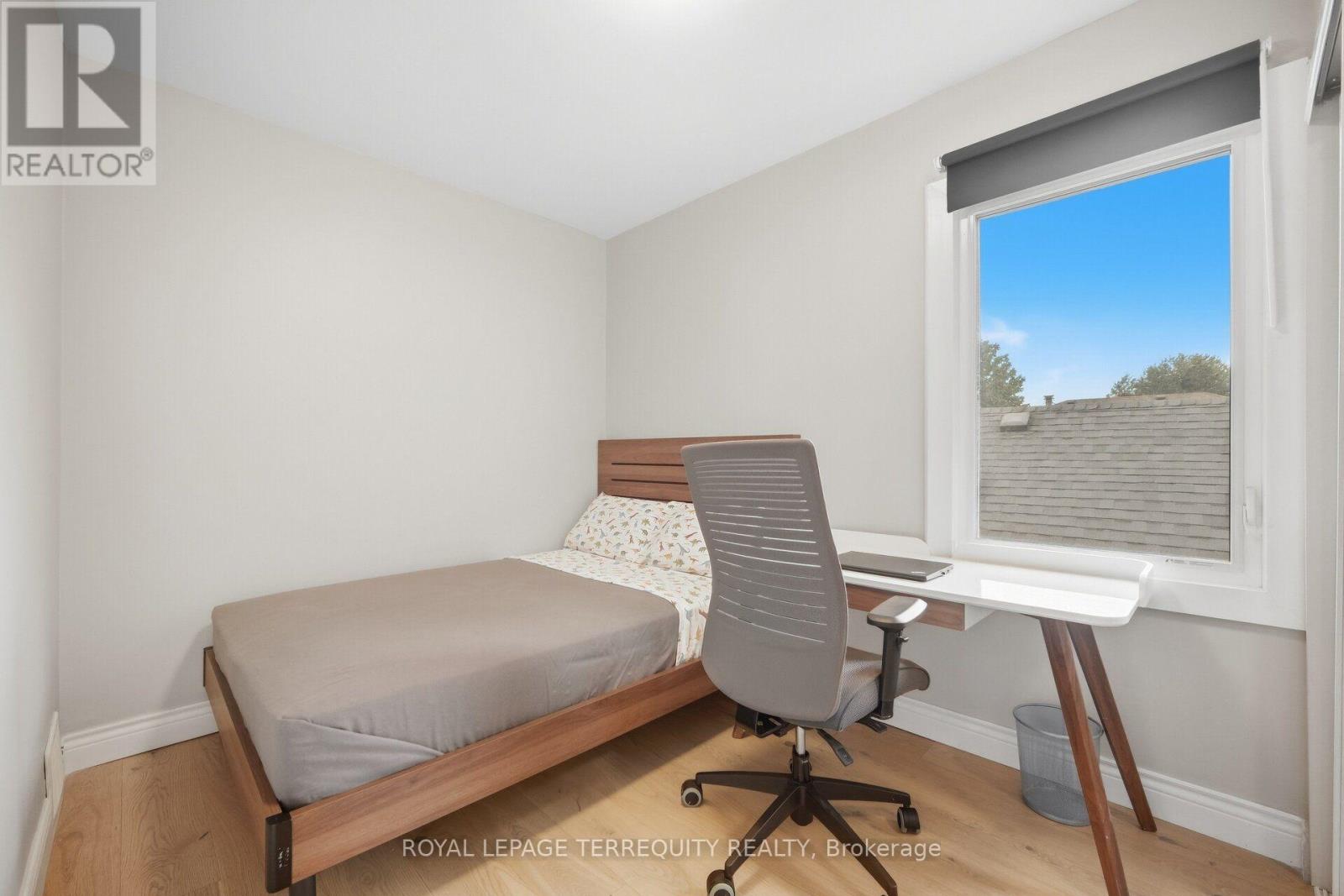 350 Lumsden Avenue, Toronto, Ontario  M4C 2L3 - Photo 32 - E13800316