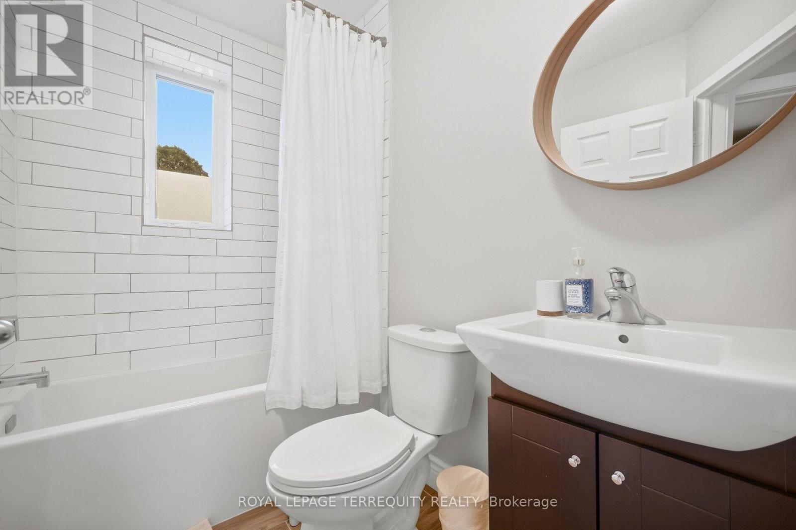 350 Lumsden Avenue, Toronto, Ontario  M4C 2L3 - Photo 34 - E13800316