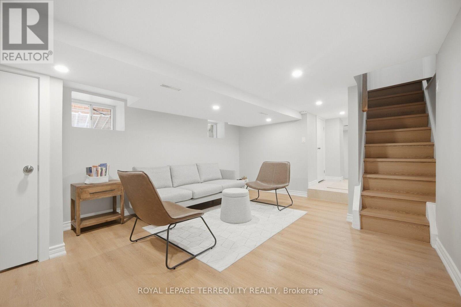 350 Lumsden Avenue, Toronto, Ontario  M4C 2L3 - Photo 35 - E13800316