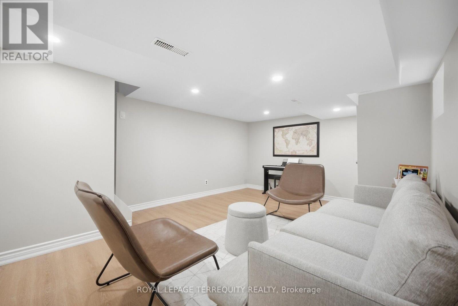 350 Lumsden Avenue, Toronto, Ontario  M4C 2L3 - Photo 36 - E13800316