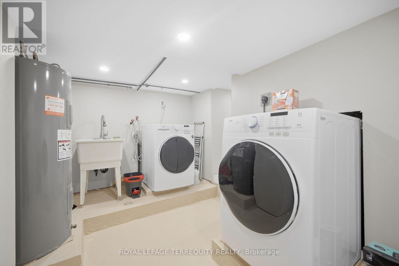 350 Lumsden Avenue, Toronto, Ontario  M4C 2L3 - Photo 37 - E13800316