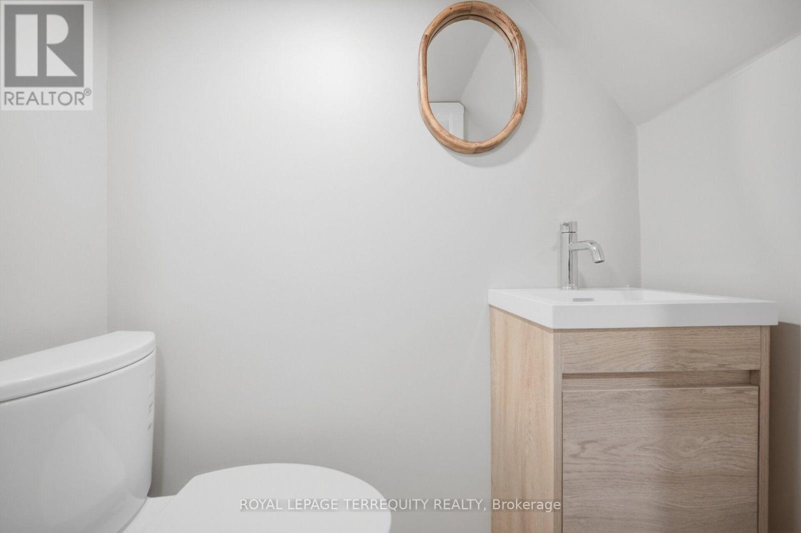 350 Lumsden Avenue, Toronto, Ontario  M4C 2L3 - Photo 38 - E13800316