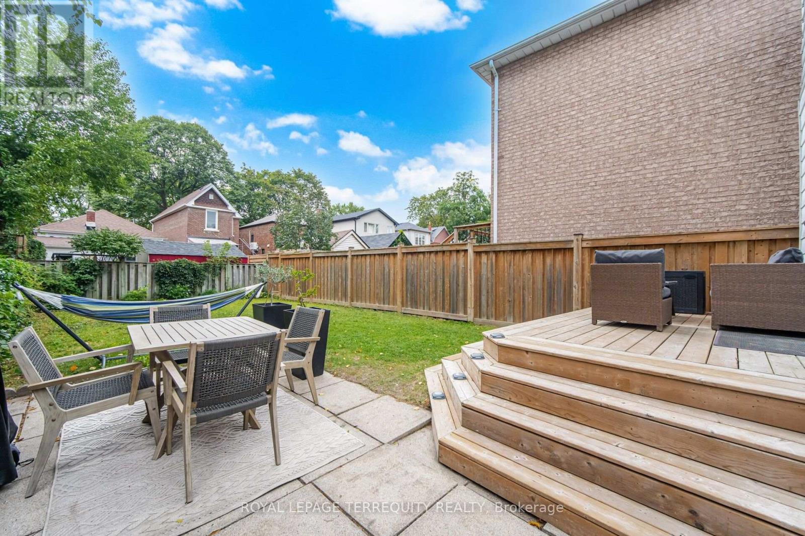350 Lumsden Avenue, Toronto, Ontario  M4C 2L3 - Photo 39 - E13800316