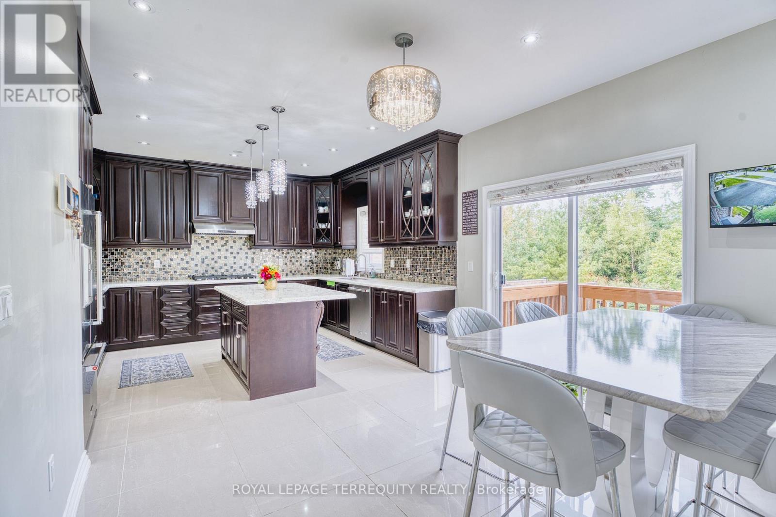 38 Rhapsody Crescent, Brampton, Ontario  L6P 4E8 - Photo 9 - W13800290