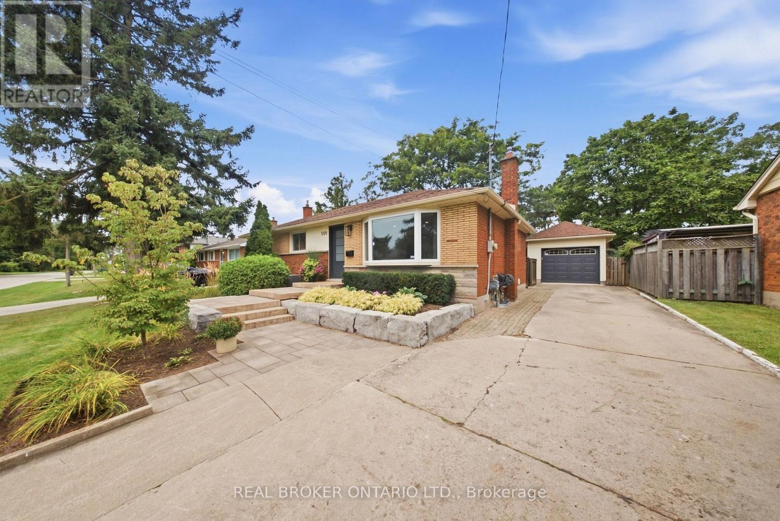505 Enfield Road, Burlington, Ontario  L7T 2X5 - Photo 2 - W13800320
