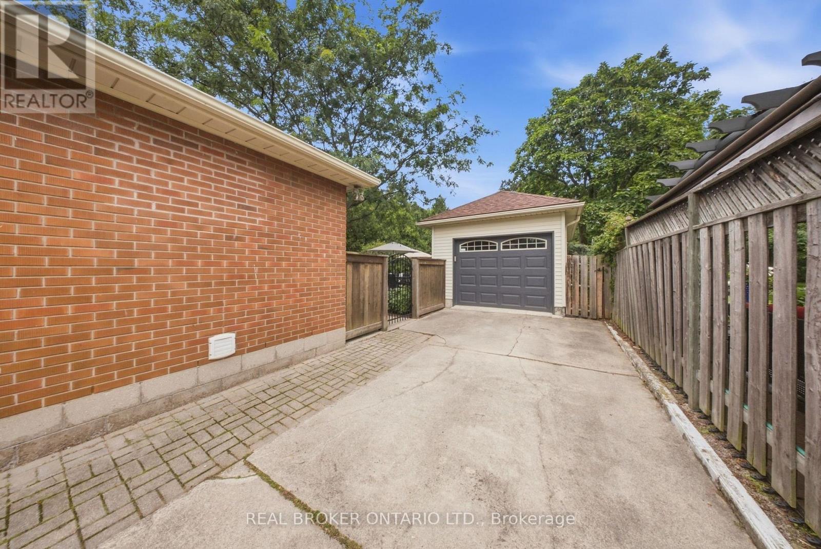 505 Enfield Road, Burlington, Ontario  L7T 2X5 - Photo 22 - W13800320
