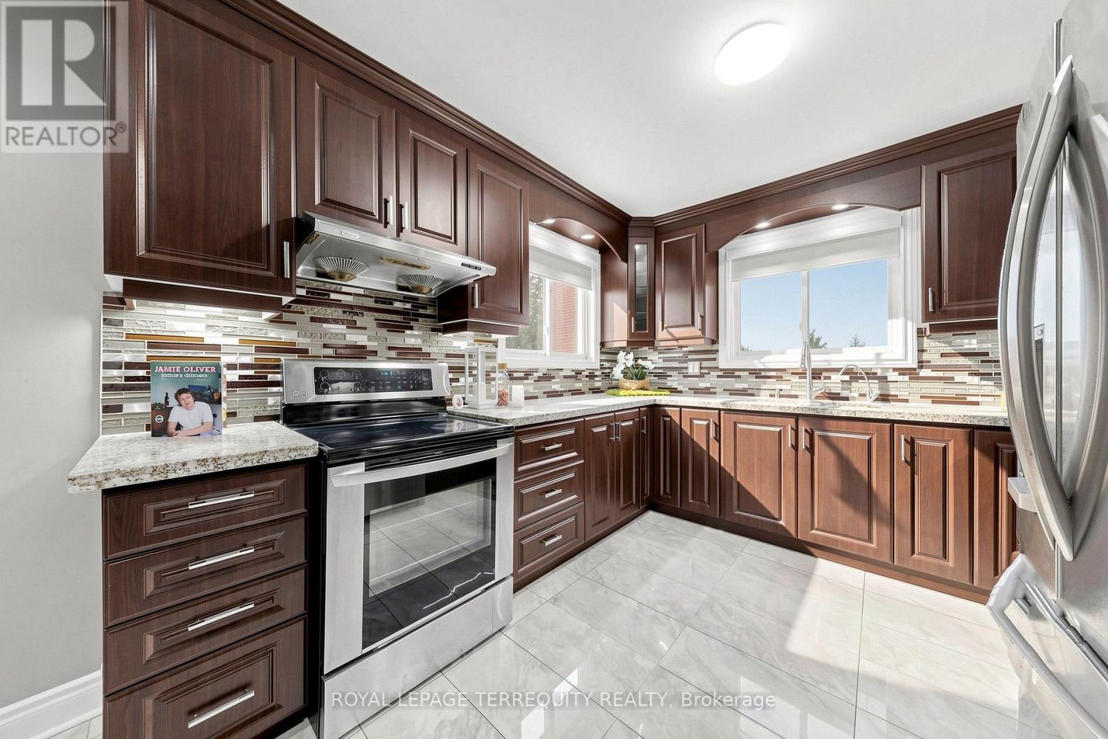 6 Fulwell Crescent, Toronto, Ontario  M3J 1Y3 - Photo 14 - W13800336