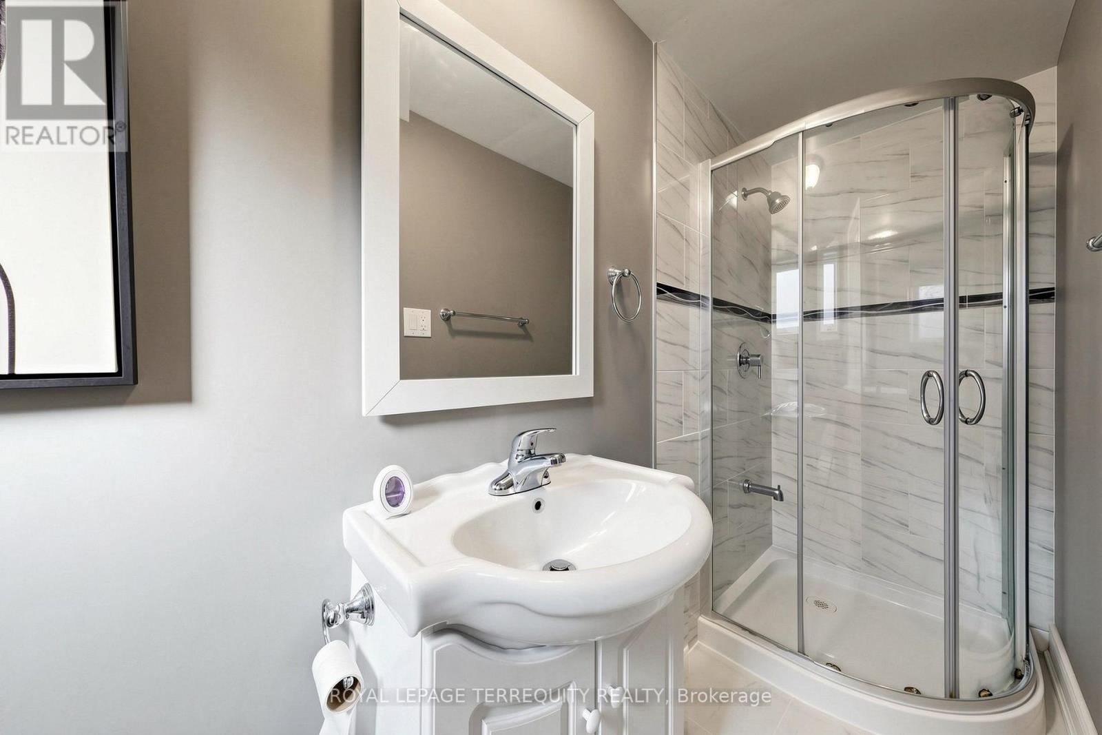 6 Fulwell Crescent, Toronto, Ontario  M3J 1Y3 - Photo 32 - W13800336