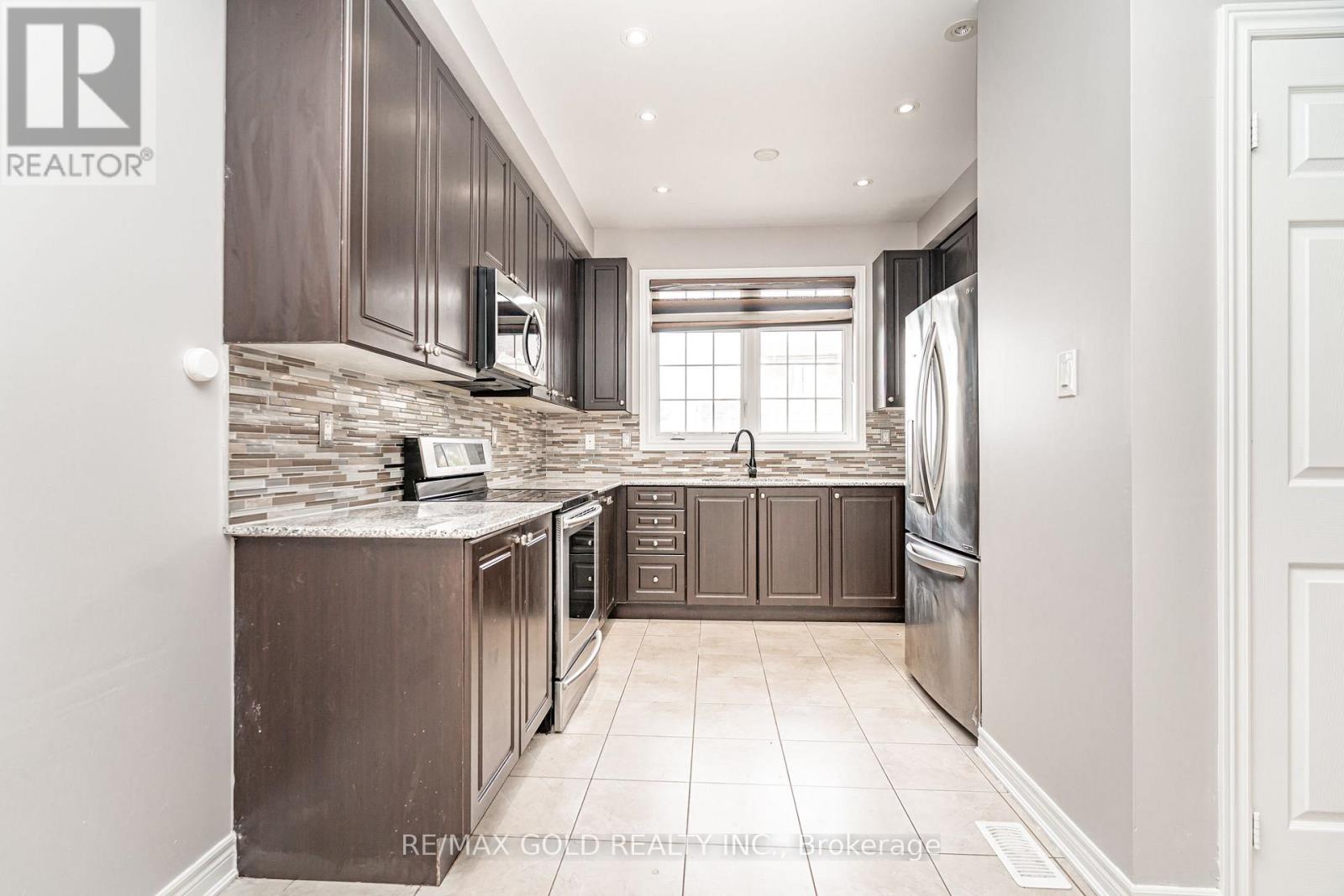 32 Rockman Crescent, Brampton, Ontario  L7A 4B4 - Photo 10 - W13768022