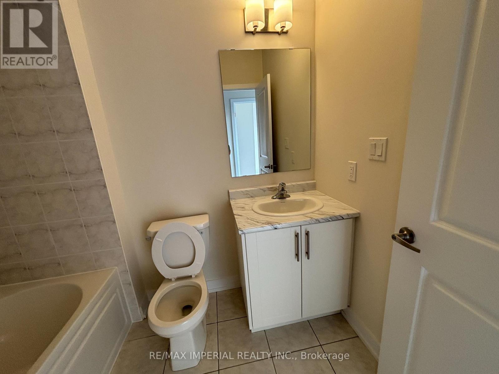 3085 Welsman Gardens, Oakville, Ontario  L6H 7Z1 - Photo 5 - W13777284