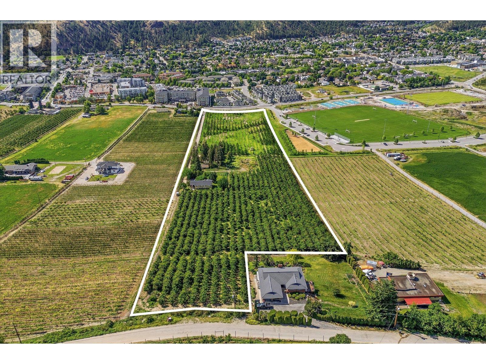 319 Valley Road, Kelowna, British Columbia  V1W 4C5 - Photo 2 - 10390338