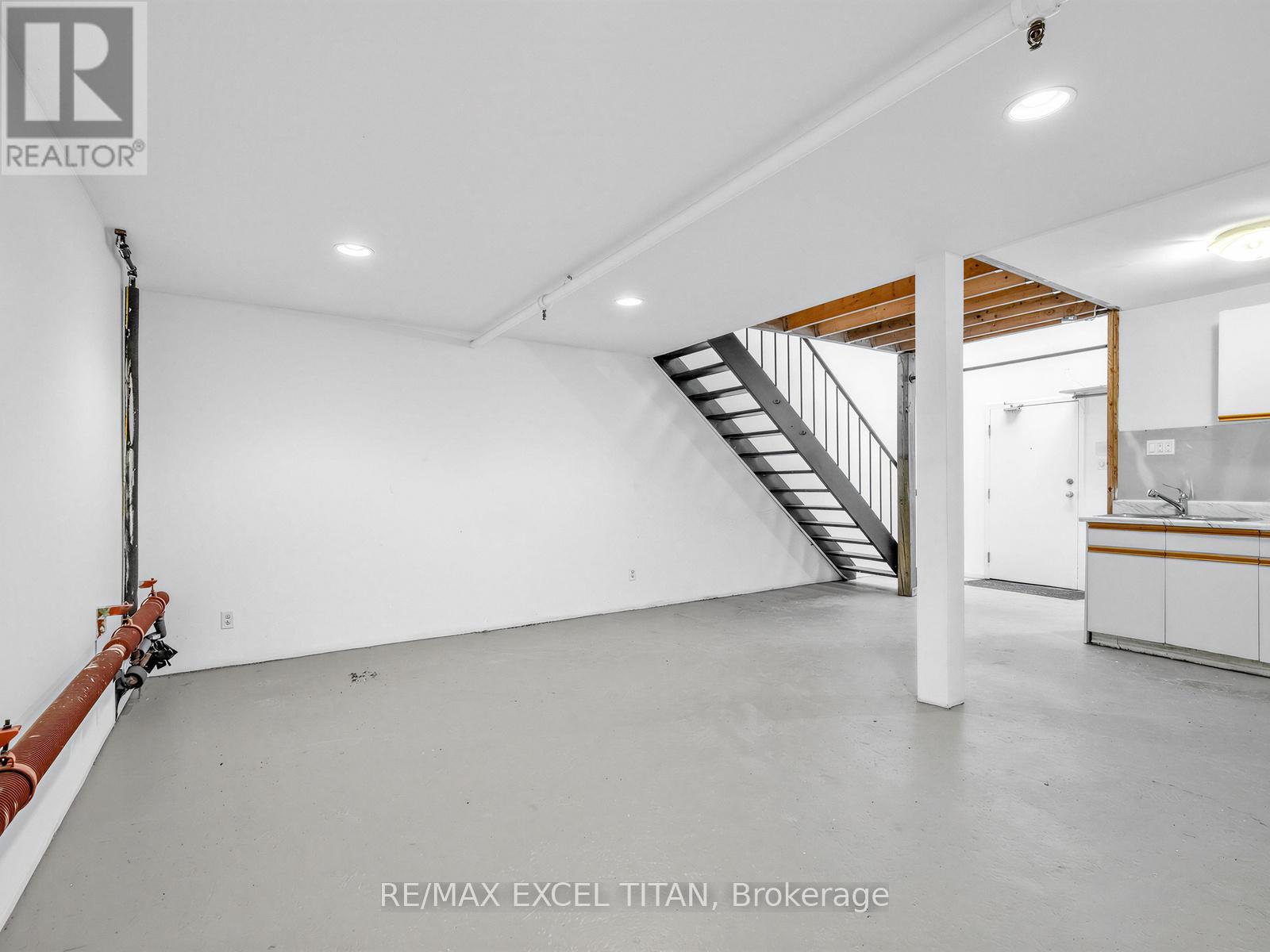 202 - 221 STERLING ROAD E, toronto (dufferin grove), Ontario