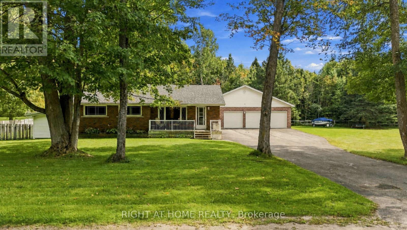 1013 TAY POINT ROAD, Penetanguishene, Ontario
