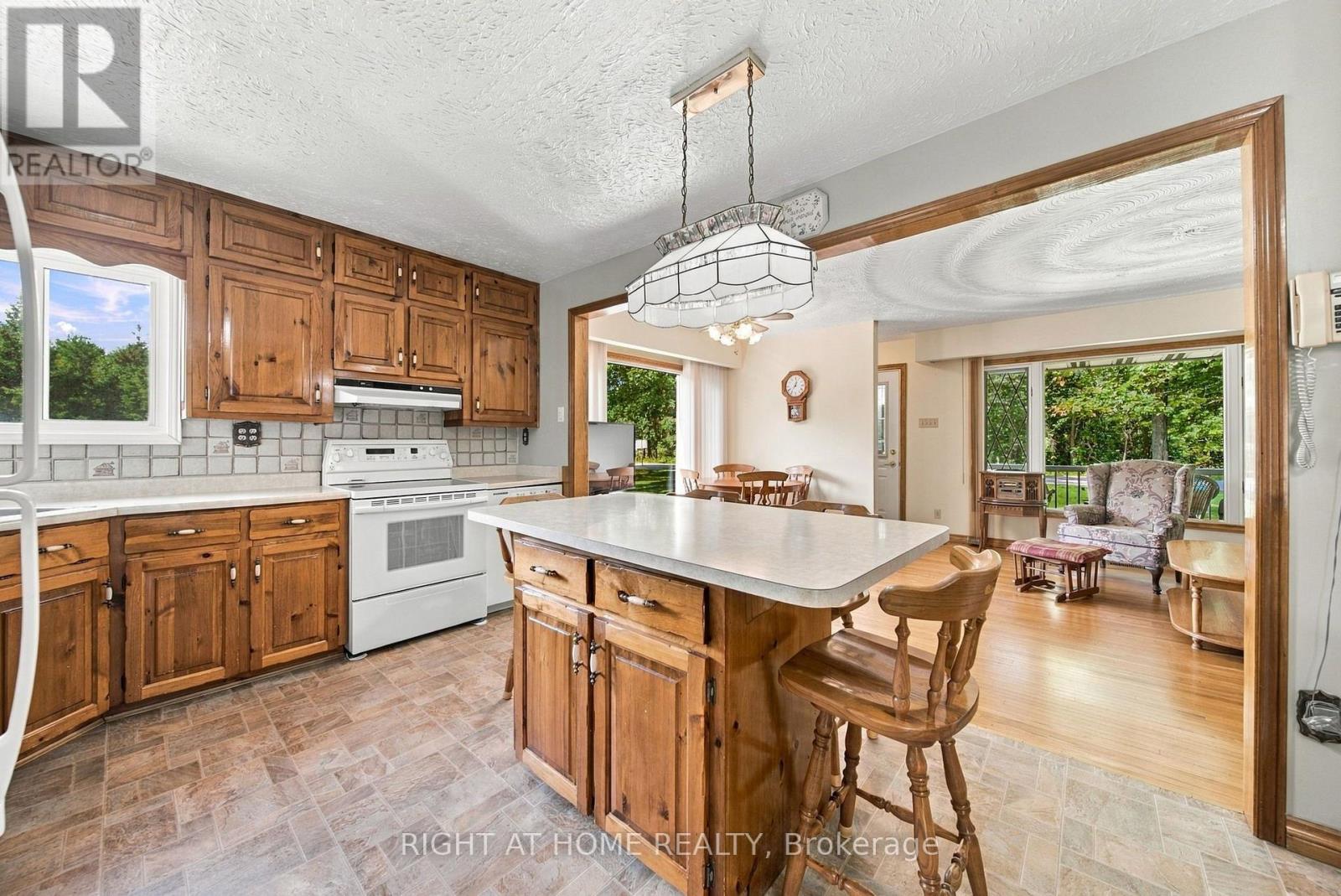 1013 Tay Point Road, Penetanguishene, Ontario  L9M 2C6 - Photo 14 - S13800392