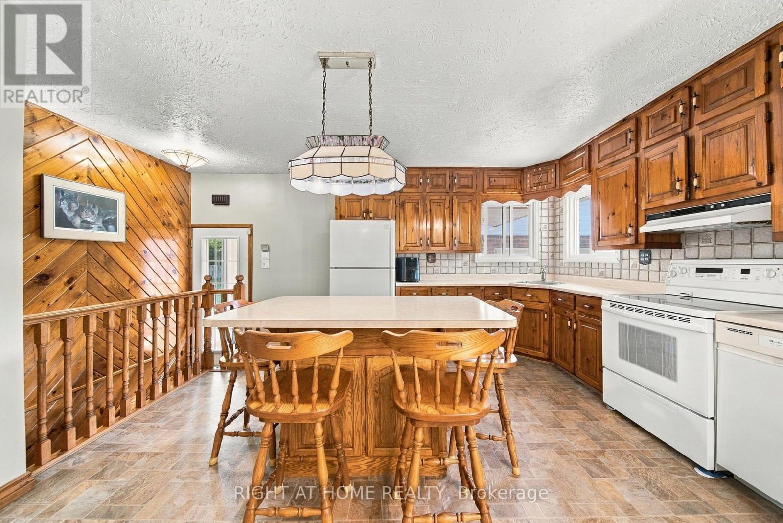 1013 Tay Point Road, Penetanguishene, Ontario  L9M 2C6 - Photo 8 - S13800392