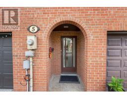 5 BRIAR PATH, Brampton, Ontario