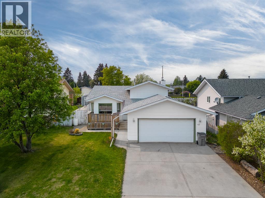 41 Lyons Crescent, Whitecourt, Alberta  T7S 1B9 - Photo 1 - A2346405