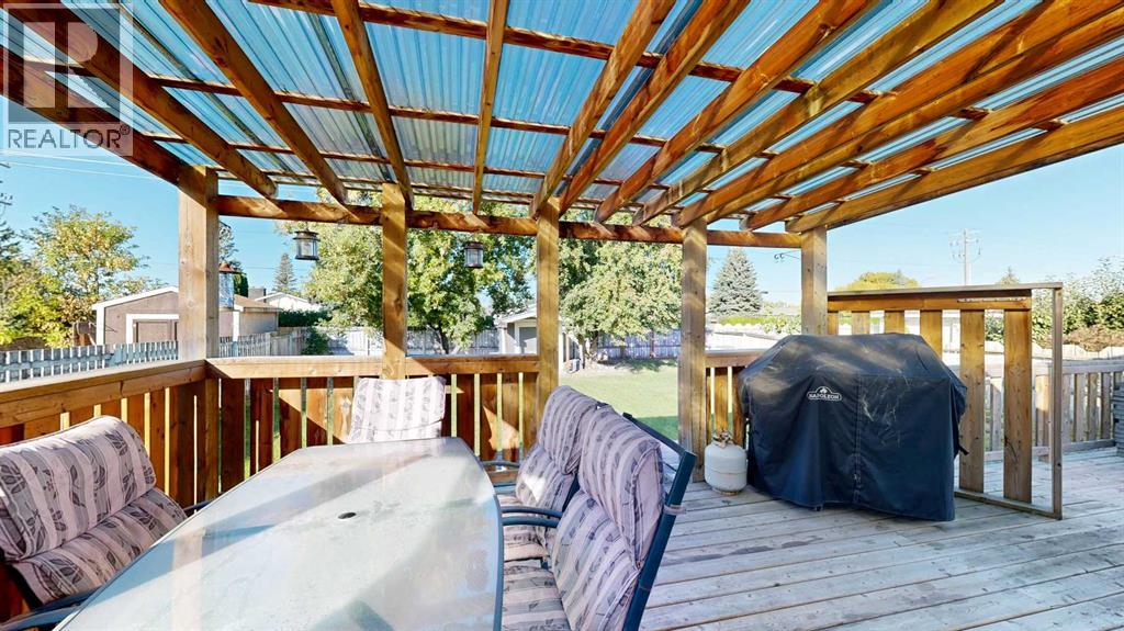 41 Lyons Crescent, Whitecourt, Alberta  T7S 1B9 - Photo 3 - A2346405
