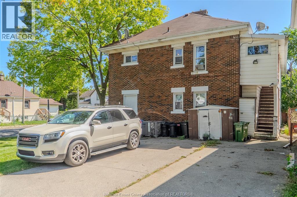 723 Parent, Windsor, Ontario  N9A 2C6 - Photo 3 - 26022730
