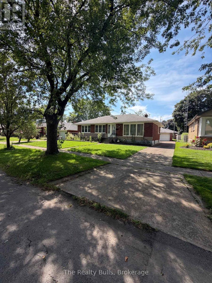 43 Barron Street, Welland, Ontario  L3C 2K4 - Photo 2 - X13799440