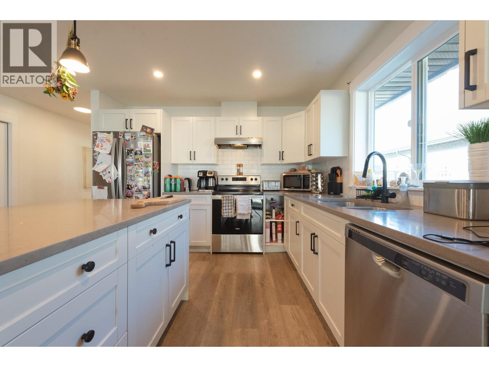 1040 Celia Crescent, Gibsons, British Columbia  V0N 1V7 - Photo 4 - R3163755