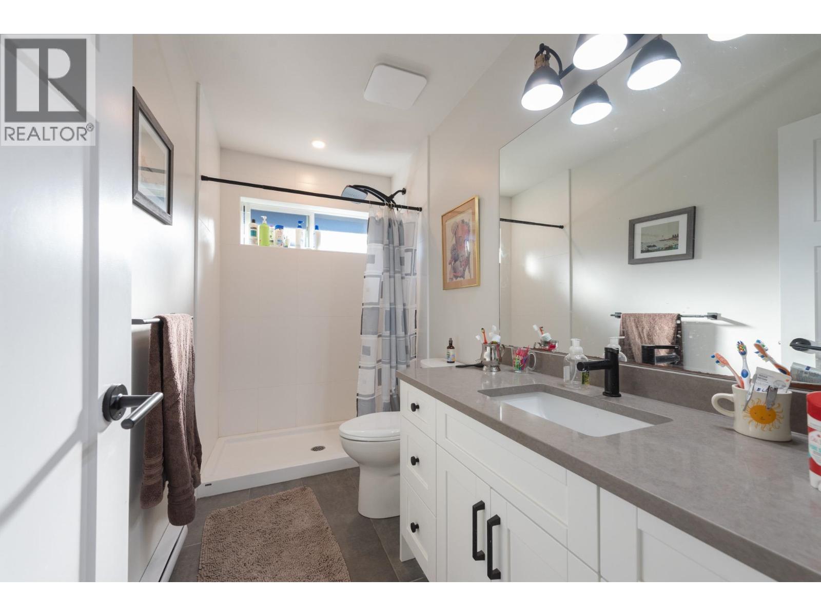 1040 Celia Crescent, Gibsons, British Columbia  V0N 1V7 - Photo 13 - R3163755