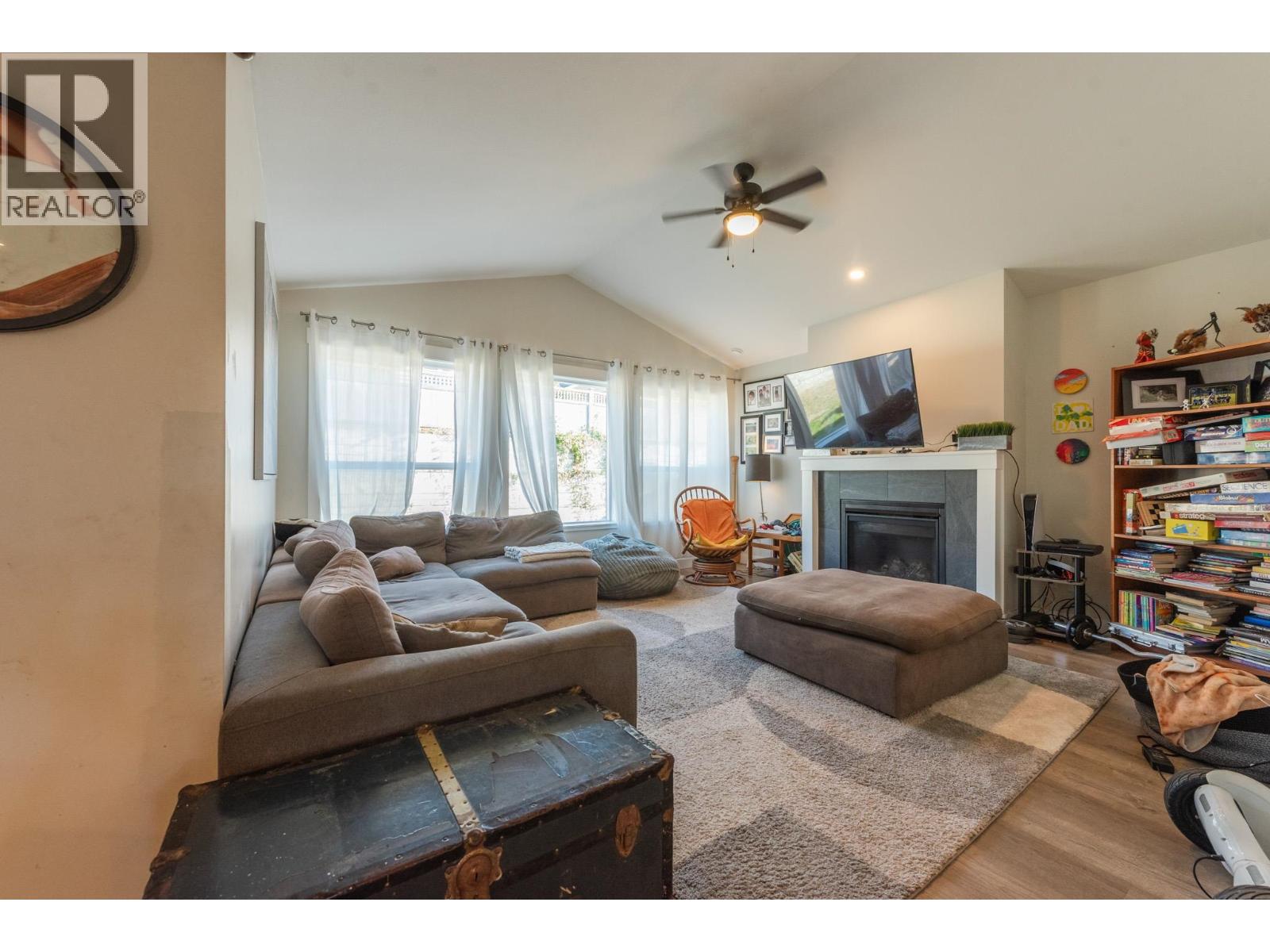 1040 Celia Crescent, Gibsons, British Columbia  V0N 1V7 - Photo 6 - R3163755