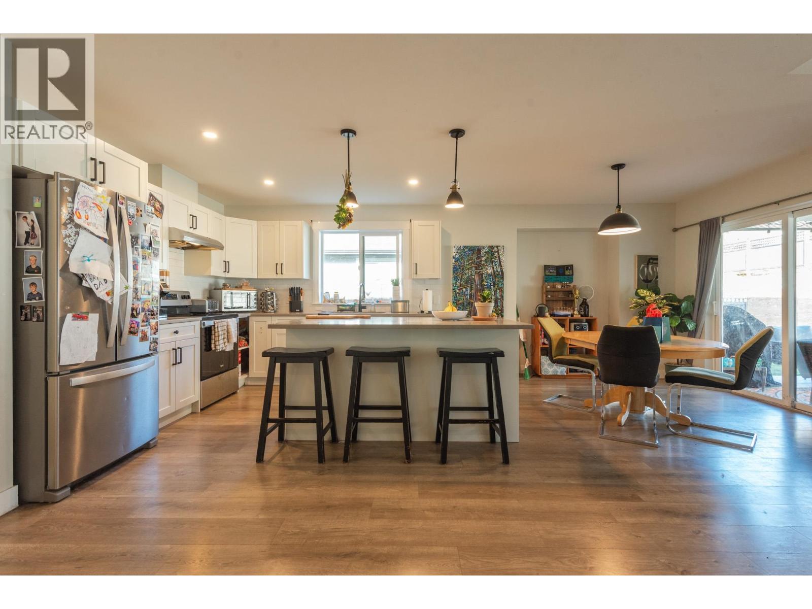 1040 Celia Crescent, Gibsons, British Columbia  V0N 1V7 - Photo 2 - R3163755