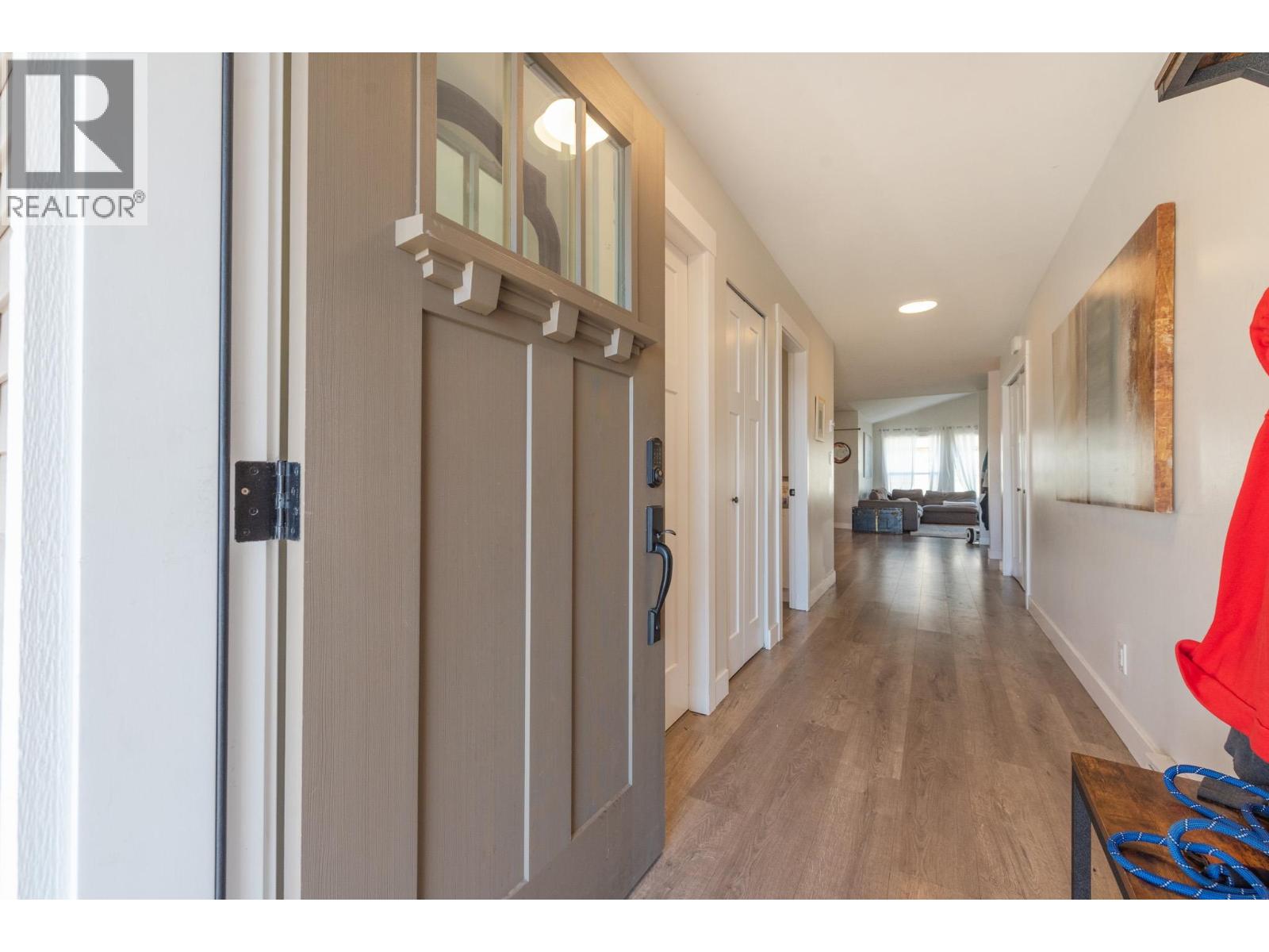 1040 Celia Crescent, Gibsons, British Columbia  V0N 1V7 - Photo 8 - R3163755