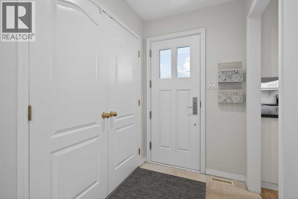 10704 Maplecrest Road Se, Calgary, Alberta  T2J 1X9 - Photo 11 - A2345181