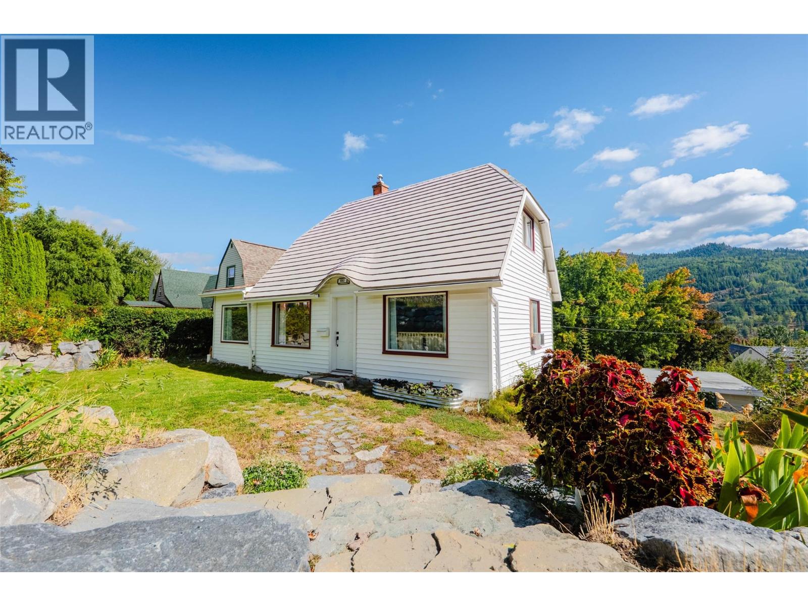 660 Dickens Street, Warfield, British Columbia