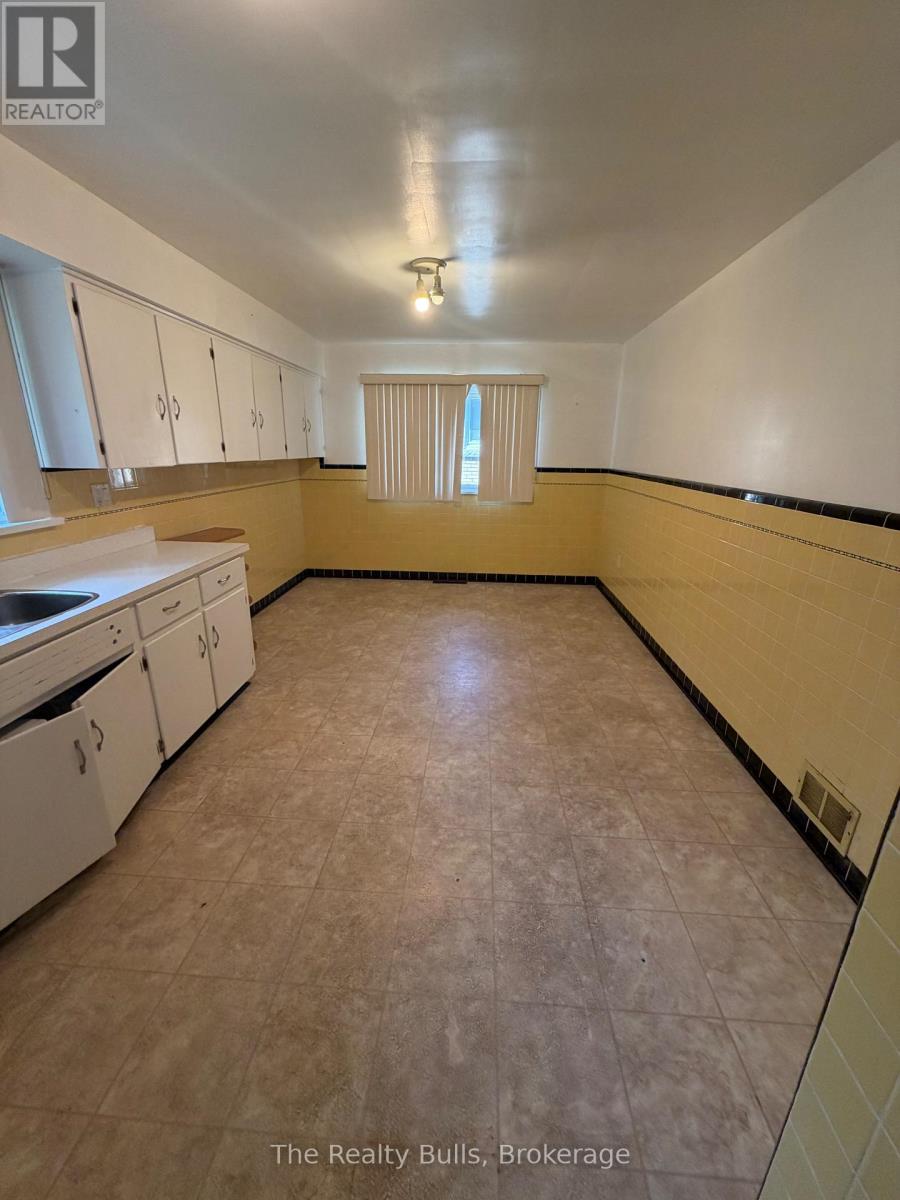 43 Barron Street, Welland, Ontario  L3C 2K4 - Photo 10 - X13799440