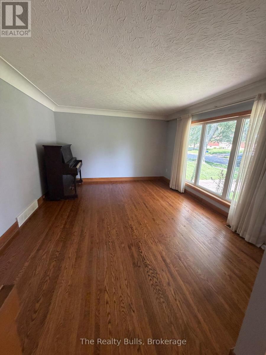 43 Barron Street, Welland, Ontario  L3C 2K4 - Photo 12 - X13799440
